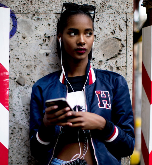 Street fashion: modelki off duty na Milan Fashion Week AW17
