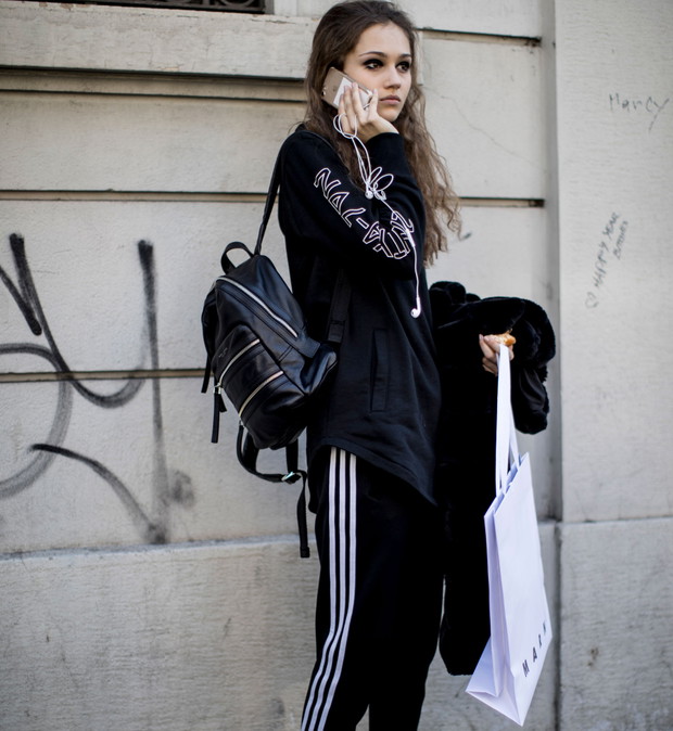 Street fashion: modelki off duty na Milan Fashion Week AW17
