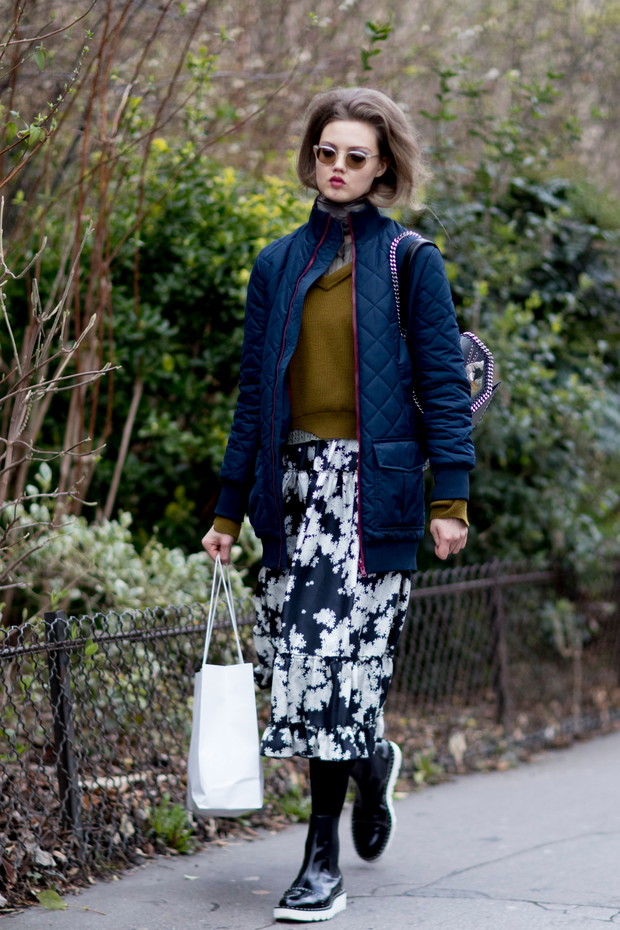 Street fashion: modelki off duty na Paris Fashion Week AW17