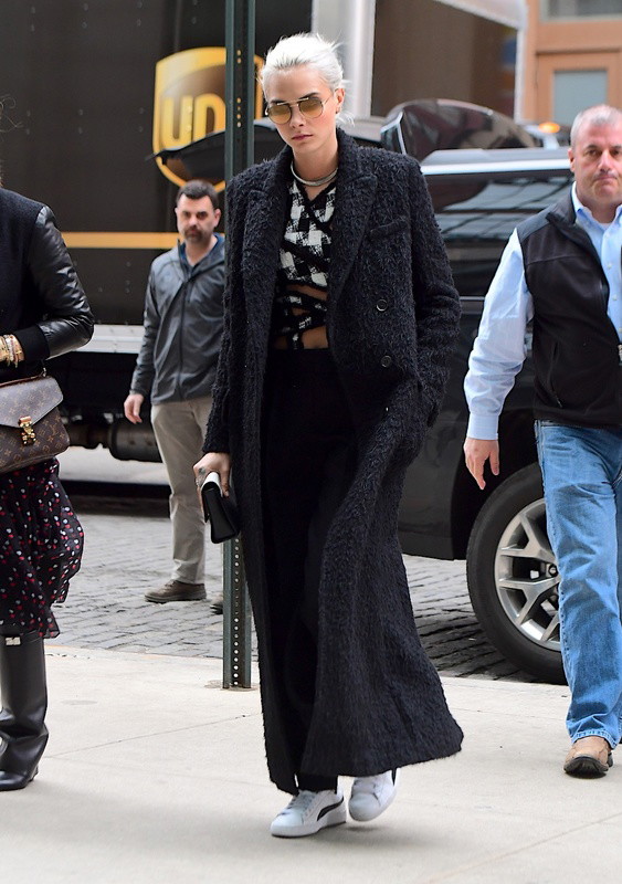 Cara Delevingne (w płaszczu MaxMara) w Nowym Jorku, 29