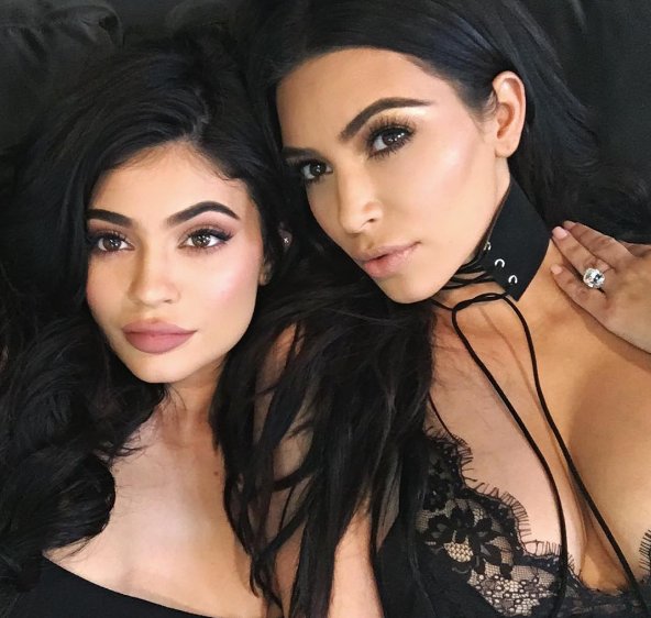 Kylie Jenner i Kim Kardashian, 07