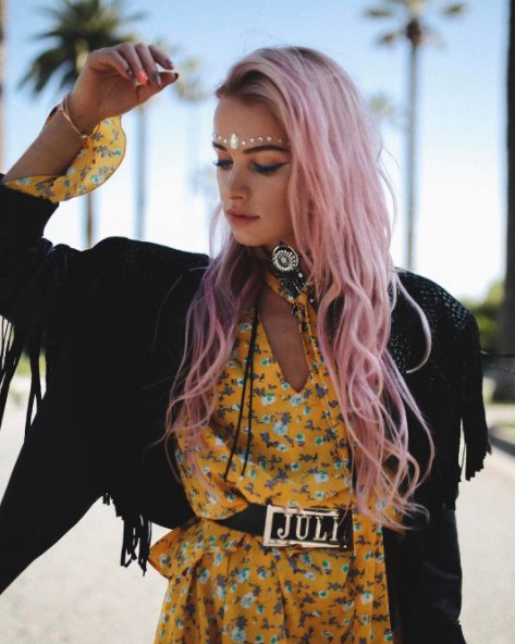 Maffashion w kwiecistej sukience