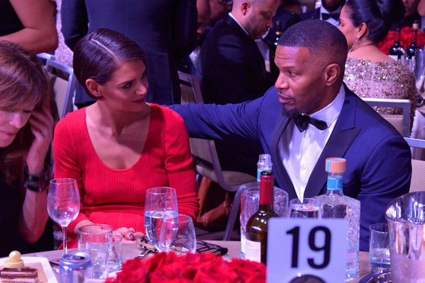 Katie Holmes i Jamie Foxx na Clive Davis and Recording Academy Pre-GRAMMY Gala, 2018 rok.