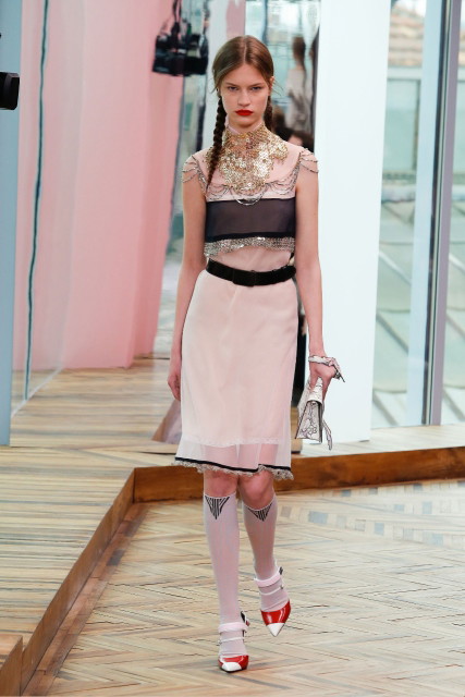 Różowa spódnica Prada Resort 2018