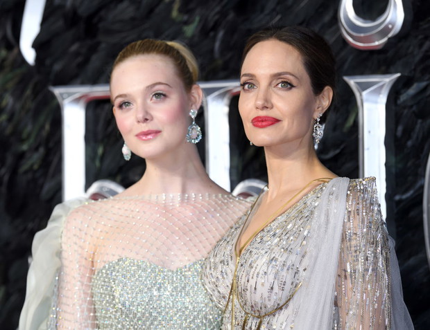 Angelina Jolie i Elle Fanning na premierze Czarownica 2 w Londynie, 9.10.2019.