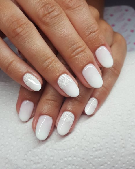 Biały manicure