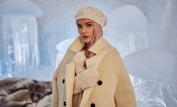 Julia Kuczyńska w sesji Stradivarius AW17