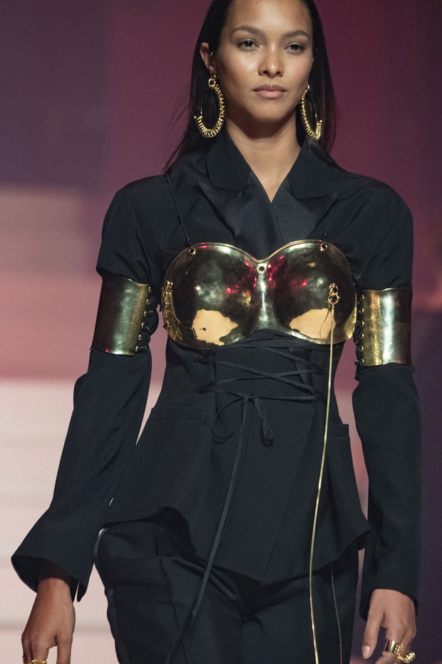 Modna biżuteria 2020: wybiegi haute couture