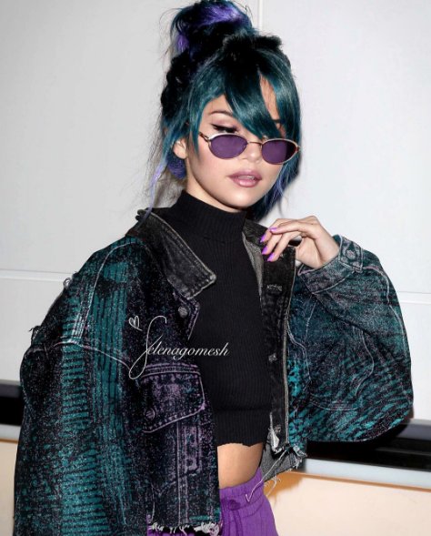 Selena Gomez w kolorowych włosach