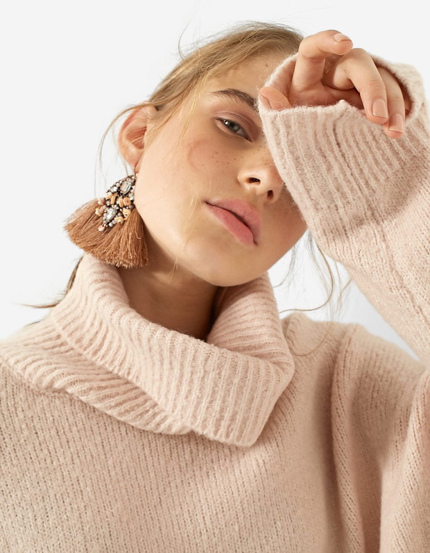 Sweter z golfem Stradivarius