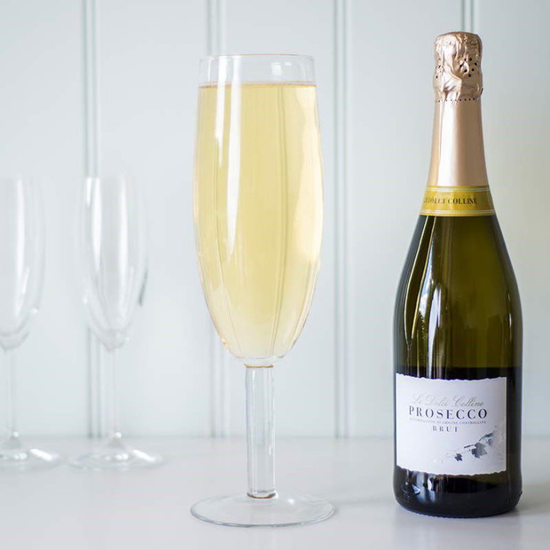 Gigantyczny kieliszek do prosecco, The Present Finder, około 15 funtów.