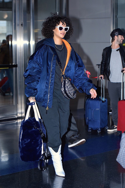 Rihanna w butach Jimmy Choo
