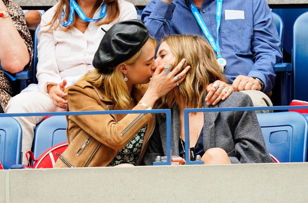 Cara Delevingne i Ashley Benson, 2019 rok.