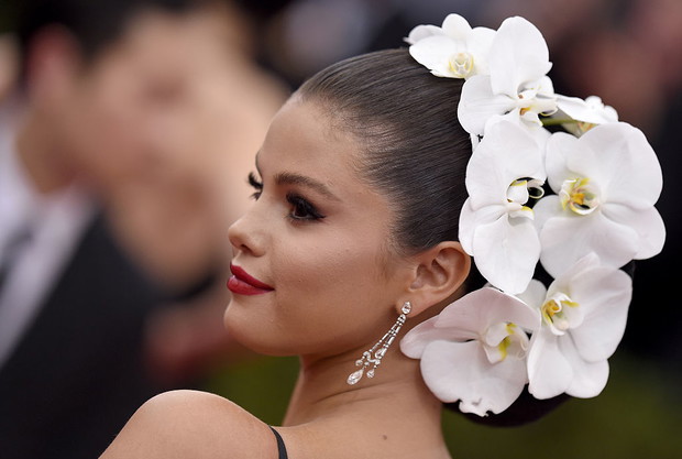 Najpiękniejsze fryzury i makijaże z Met Gala. Gigi Hadid, Rihanna i Irina Shayk