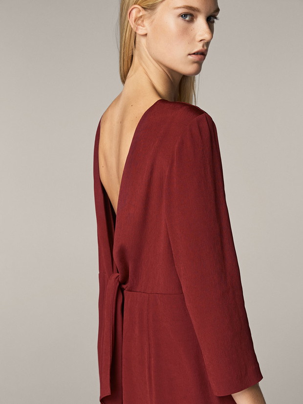 Sukienka z dekoltem na plecach Massimo Dutti