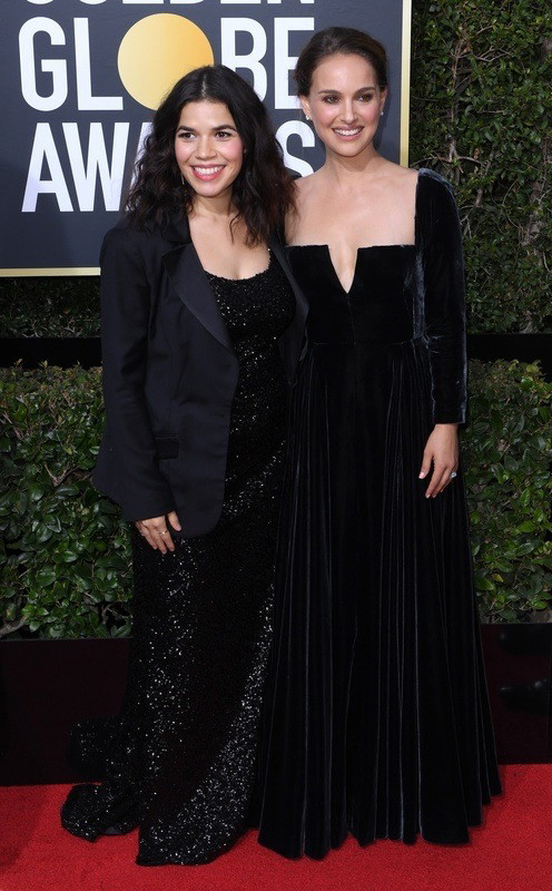 Złote Globy 2018: America Ferrera i Natalie Portman (obie w sukniach Dior haute couture)
