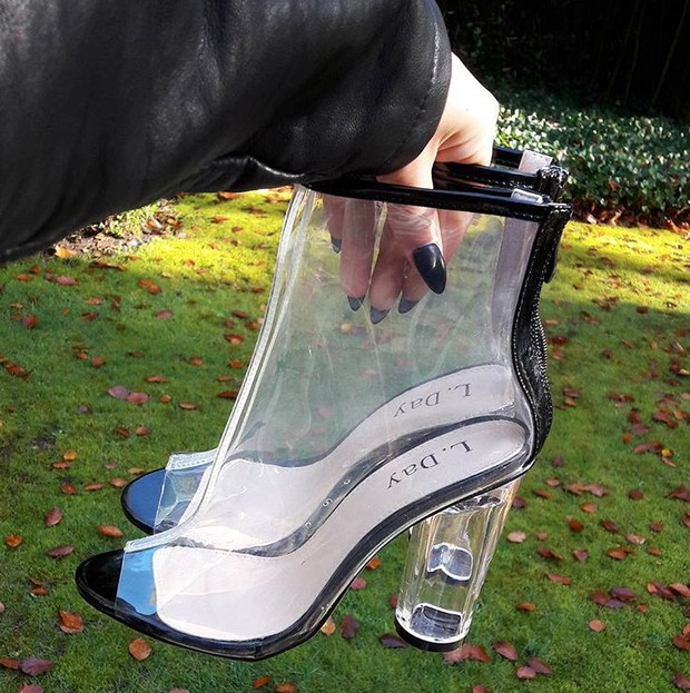 Plastikowe buty
