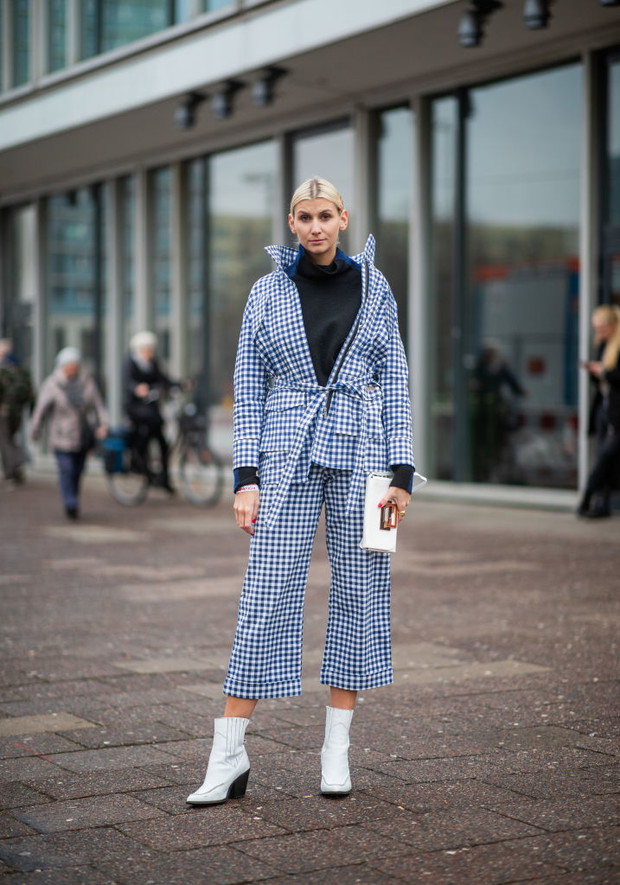 Jak nosić kratkę gingham?