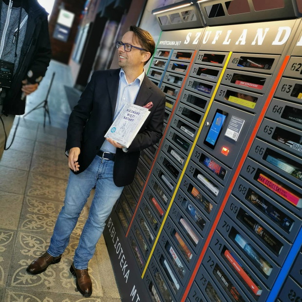 Szuflandia - pierwsza samoobsługowa biblioteka