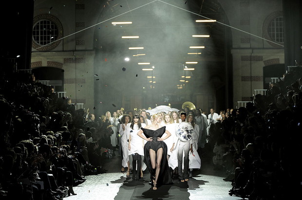 ELLE projektant: Martin Margiela. Sylwetki z pokazów