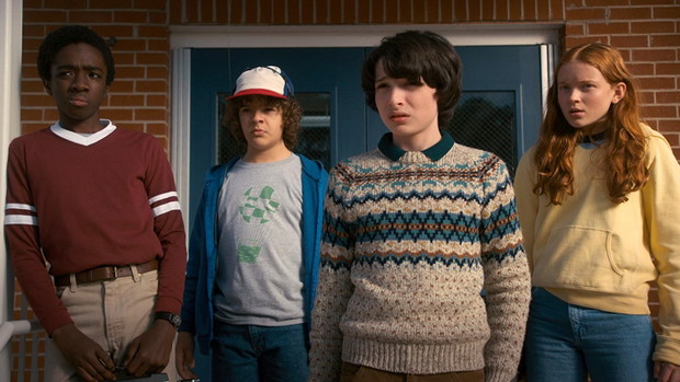 „Stranger Things”: Nerdowski styl z lat 80. ciągle żywy męskie stylizacje
