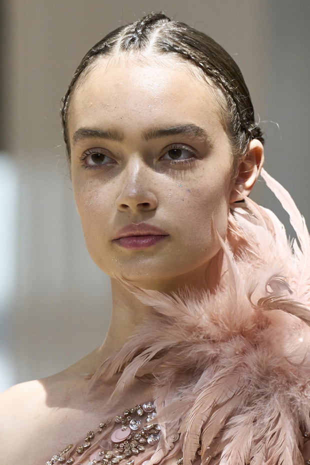 Fryzury na ślub cywilny - Elie Saab