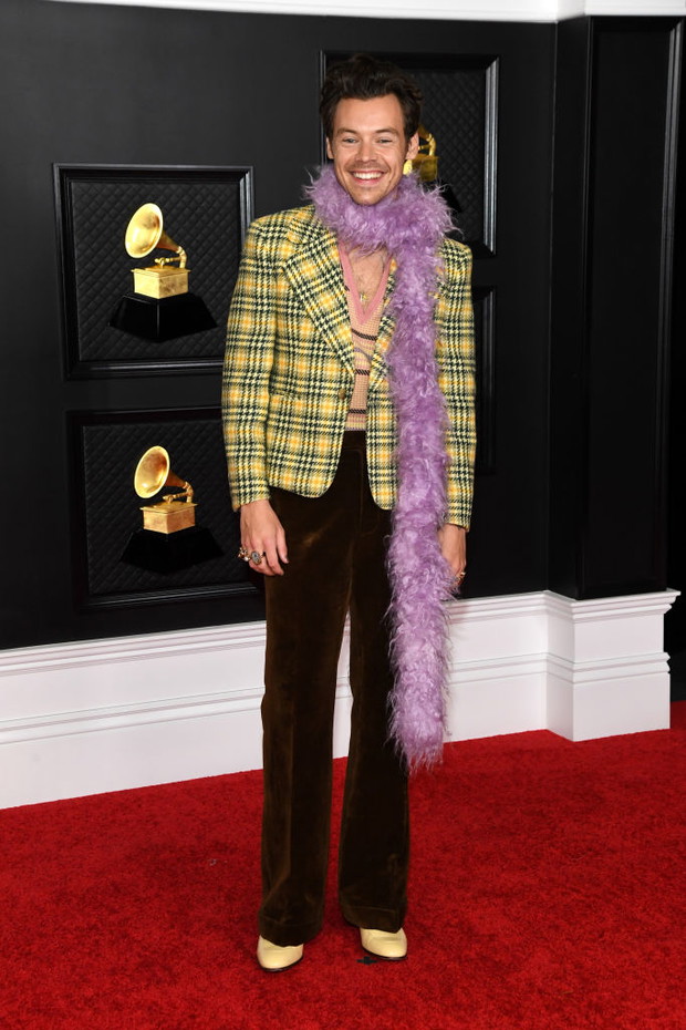 Grammy 2021: stylizacje gwiazd. Najpiękniejsze kreacje? Dua Lipa, Taylor Swift, Megan Thee Stallion, Beyoncé i... Harry Styles