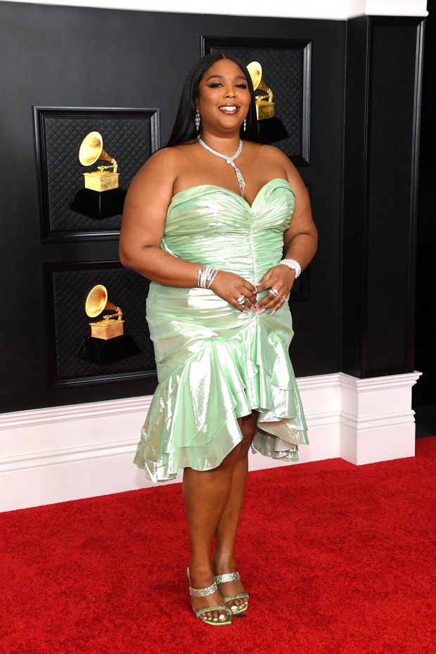 Grammy 2021: stylizacje gwiazd