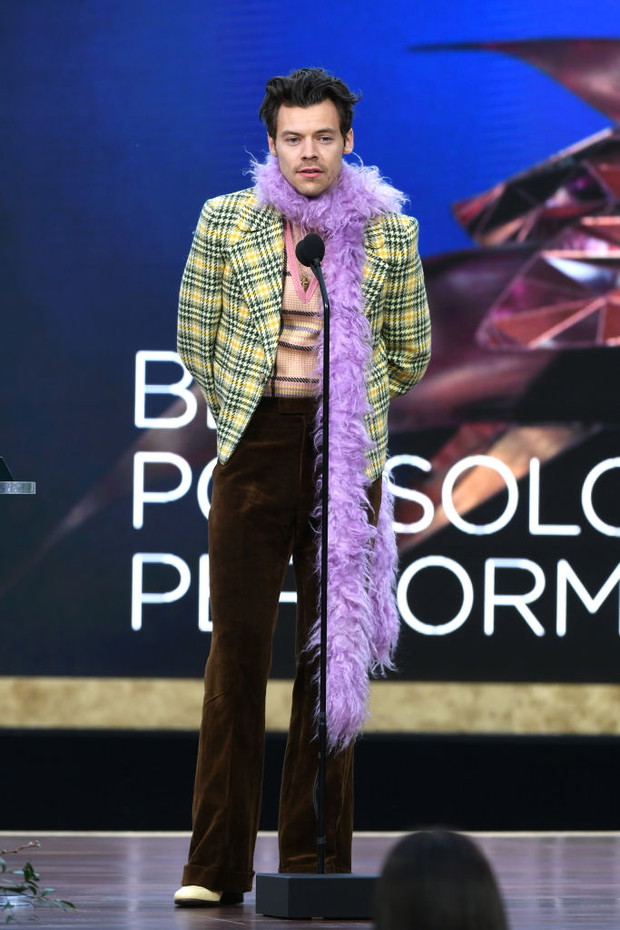 Grammy 2021: stylizacje gwiazd