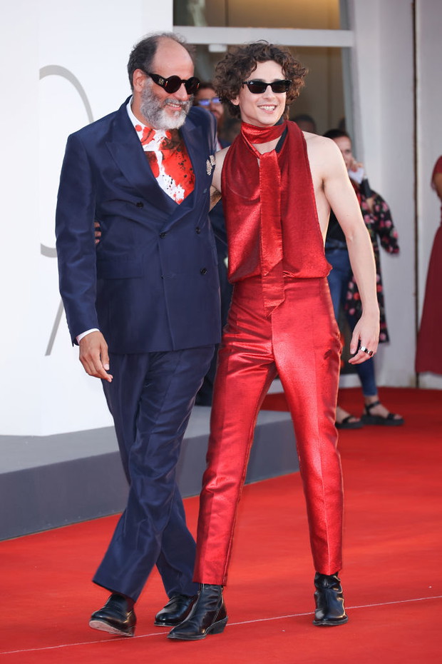 Timothée Chalamet w kombinezonie bez pleców na Festiwalu Filmowym w Wenecji. Aktor znów zachwyca i łamie stereotypy