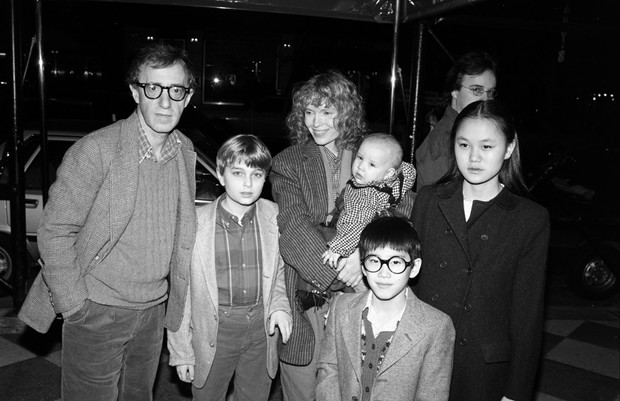 Woody Allen i Mia Farrow z dziećmi: Misha, Dylan, Fletcher i Soon Yi