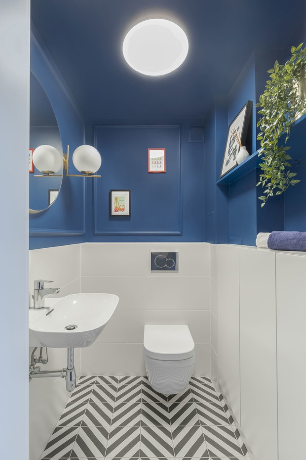 Warszawska kawalerka w błękicie, projekt i realizacja: Pracowania Architektury Wnętrz Decoroom