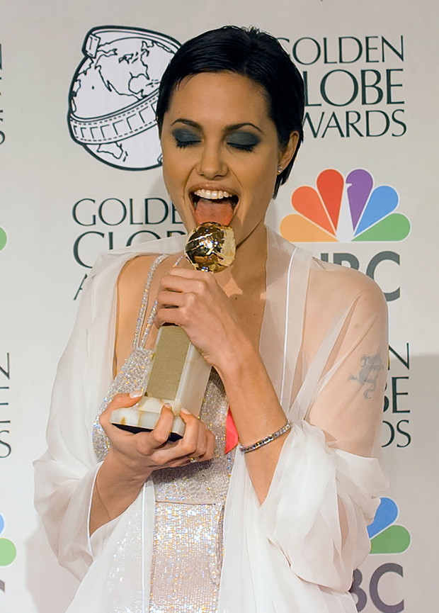 Angelina Jolie na gali rozdania Złotych Globów (1998)