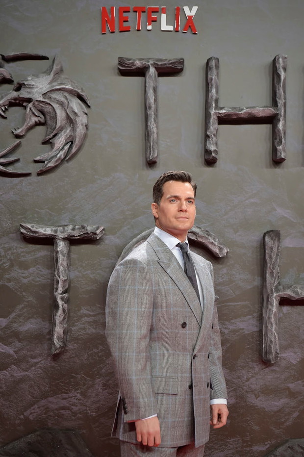 Henry Cavill odchodzi z Wiedźmina Netfliksa. Nowym Geraltem zostanie... brat Thora?