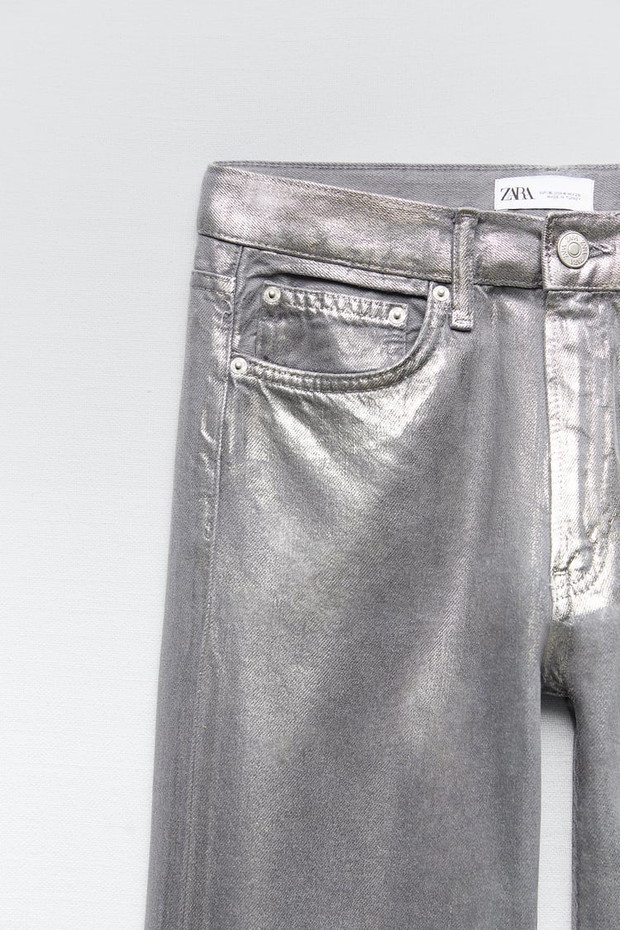 Nowości Zara: te srebrne spodnie w stylu disco są najnowszym hitem internetu. Model za ponad 100 zł robi furorę na TikToku
