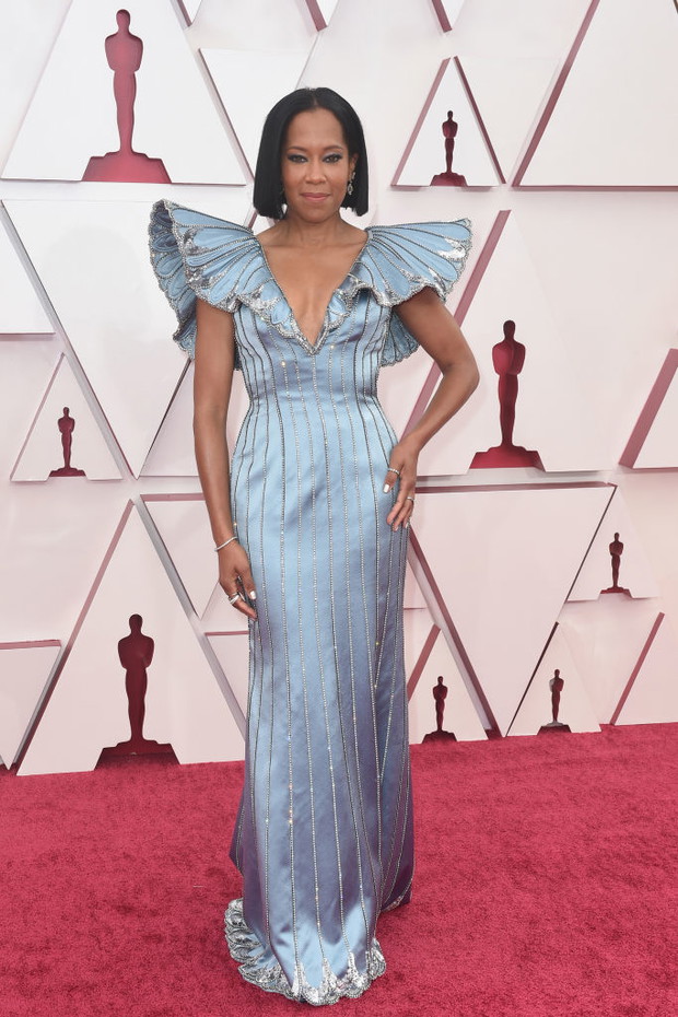 Oscary 2021: Regina King w sukni Louis Vuitton