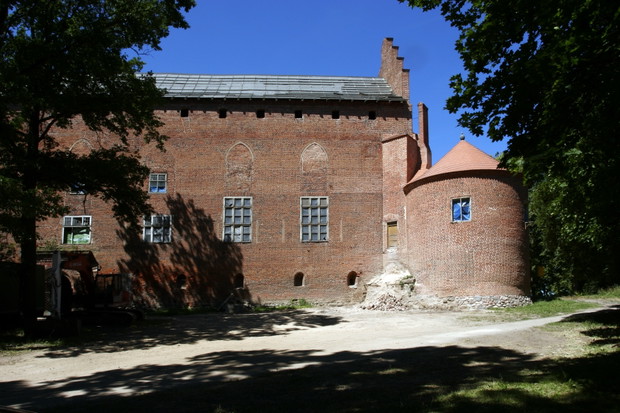 Zamek w Barcianach na sprzedaż
