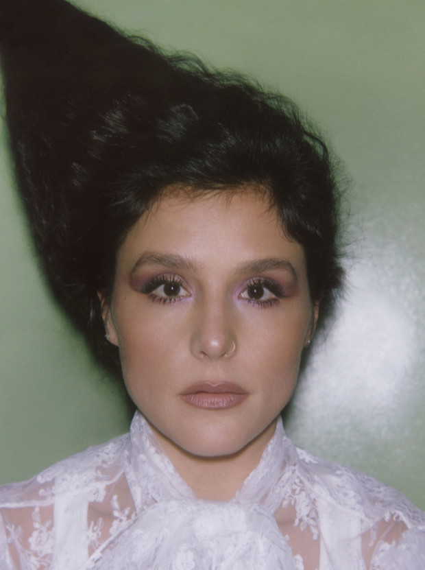 Jessie Ware zaśpiewała najnowszy singiel Please w londyńskim The Coliseum
