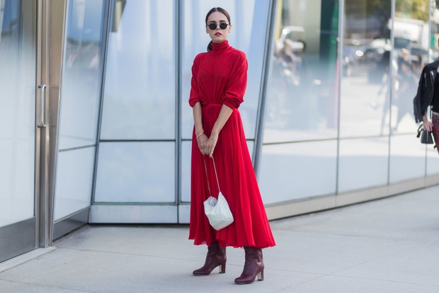 Najpiękniejsze stylizacje w nowym kolorze Pantone 2022: Viva Magenta