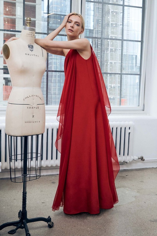 Sukienki Halston + Netflix