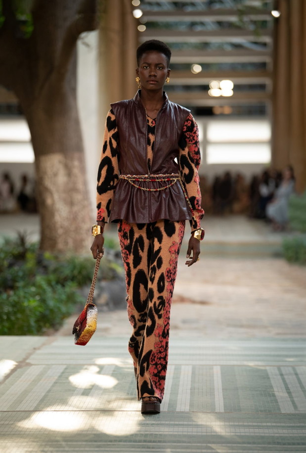 Chanel Métiers d’art 2022/2023 to francuska moda na najwyższym poziomie. Co zobaczyliśmy na wybiegu słynnego domu mody?