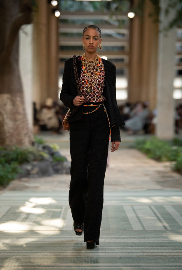 Chanel Métiers d’art 2022/2023 to francuska moda na najwyższym poziomie. Co zobaczyliśmy na wybiegu słynnego domu mody?