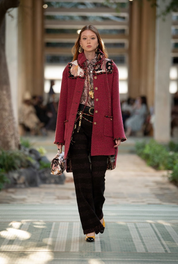 Chanel Métiers d’art 2022/2023 to francuska moda na najwyższym poziomie. Co zobaczyliśmy na wybiegu słynnego domu mody?