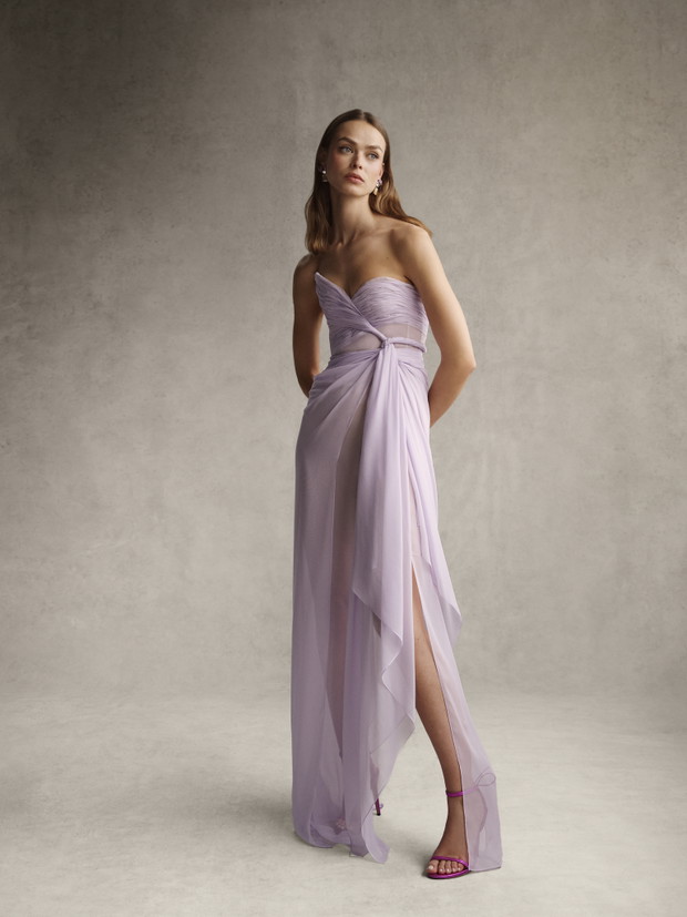 Kolekcja Oscar de la Renta Pre-Fall 2023 zachwyca. To najpiękniejsze sukienki, jakie zobaczycie dziś w internecie