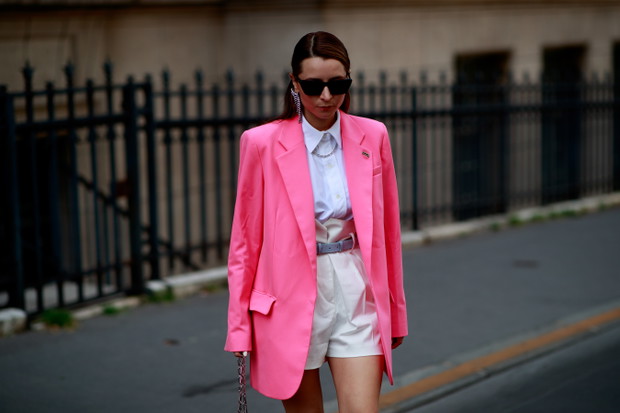 Paryż; haute couture fashion week jesień-zima 2021/2022 street fashion