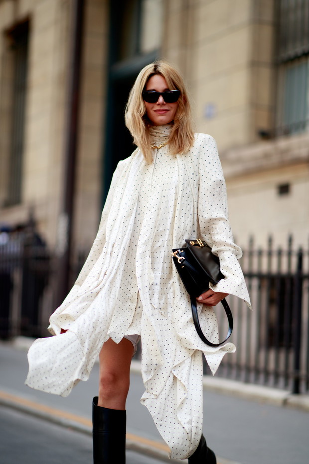 Paryż; haute couture fashion week jesień-zima 2021/2022 street fashion