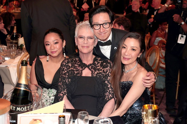 Stephanie Hsu, Jamie Lee Curtis, Ke Huy Quan i Michelle Yeoh