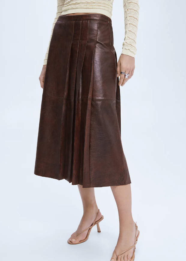 Katie Holmes zakochała się w tej spódnicy z sieciówki. To najmodniejszej model sezonu, który kupicie też w Polsce
