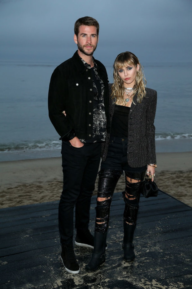 Liam Hemsworth pozwał Miley Cyrus za Flowers? Piosenka zemsty miała zagrozić jego roli w Wiedźminie