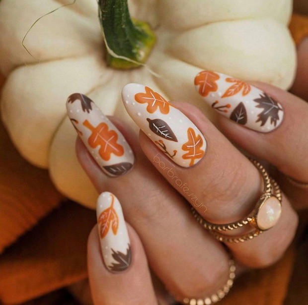 Liście na paznokciach, czyli prosty jesienny manicure